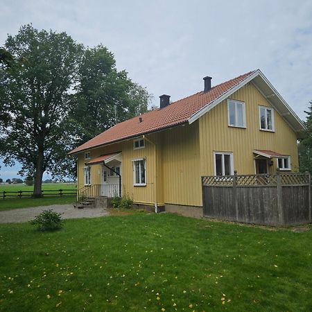 Oernsro Boende Och Staellplatser Skara Chambre photo