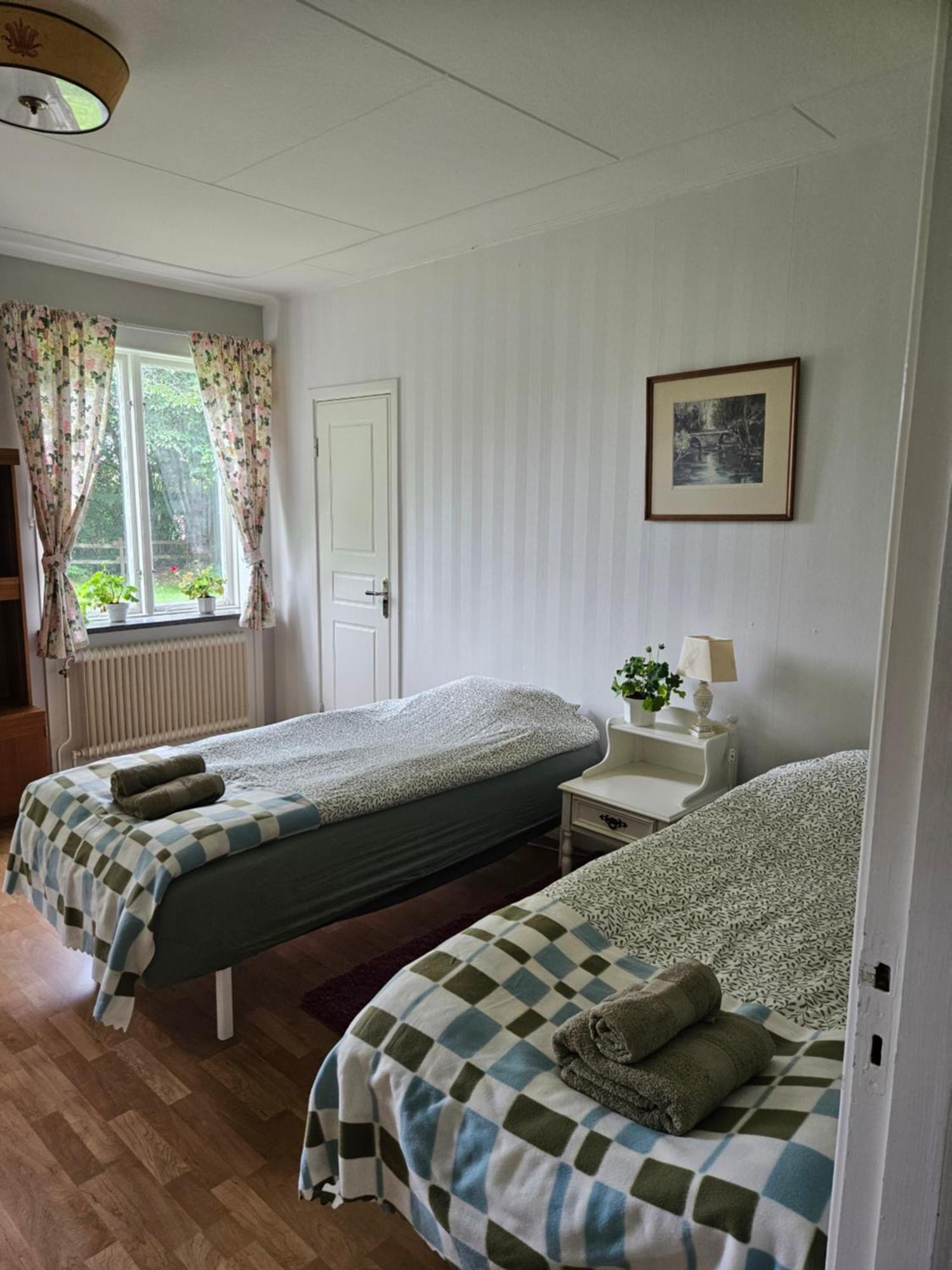 Oernsro Boende Och Staellplatser Skara Chambre photo